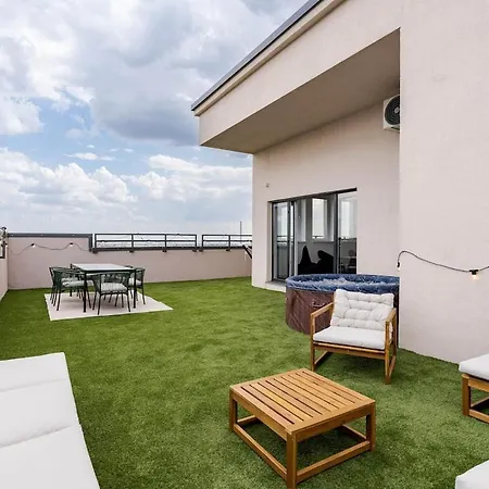 Downtown Skyline Penthouse W Parkview&jacuzzi * 布加勒斯特