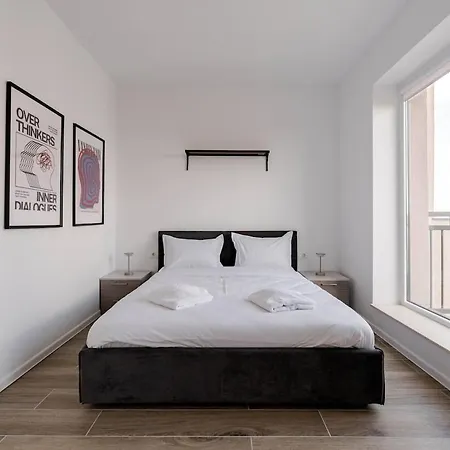 Downtown Skyline Penthouse W Parkview&jacuzzi * בוקרשט