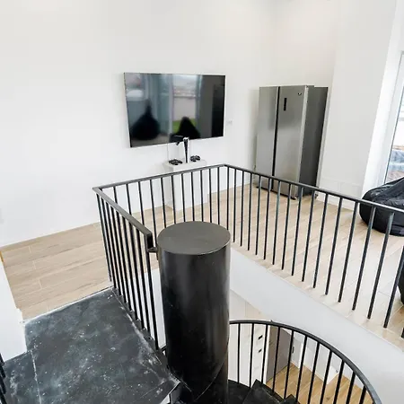 Downtown Skyline Penthouse W Parkview&jacuzzi Bucarest