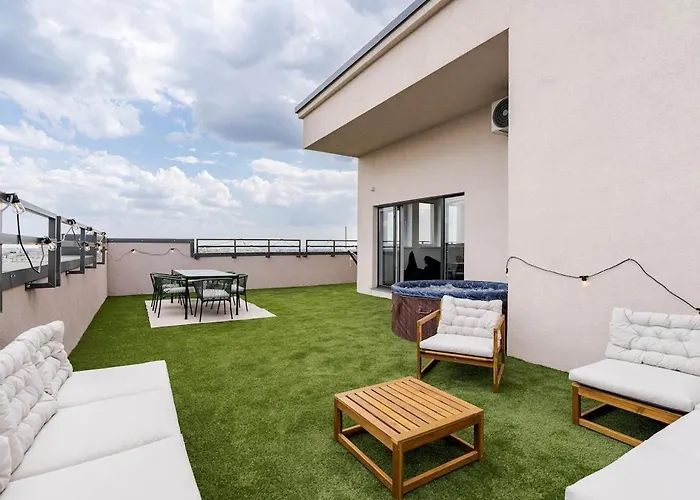 Downtown Skyline Penthouse W Parkview&jacuzzi * ブカレスト