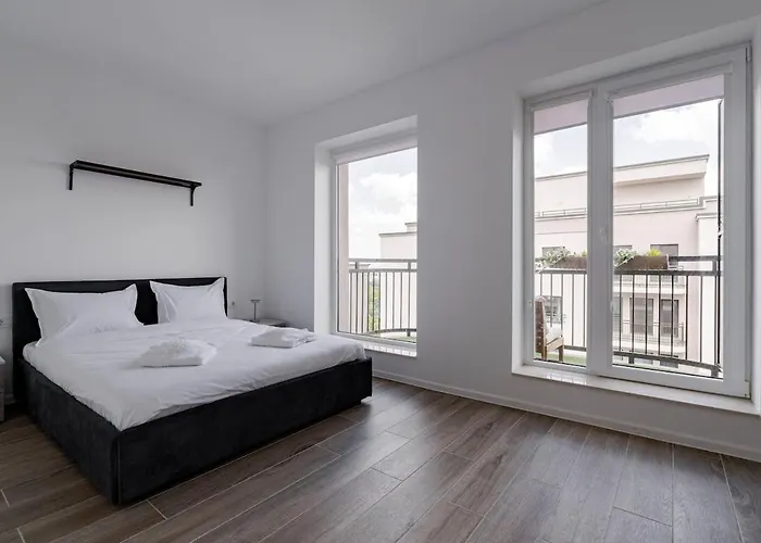 Downtown Skyline Penthouse W Parkview&jacuzzi Bükreş