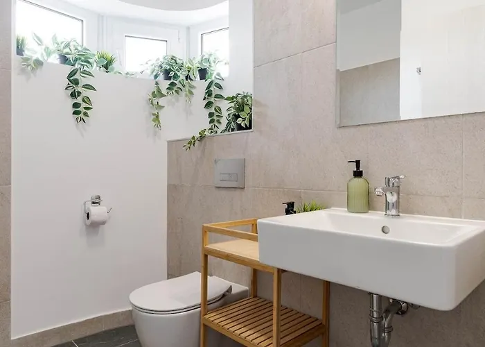 Downtown Skyline Penthouse W Parkview&jacuzzi * Bükreş