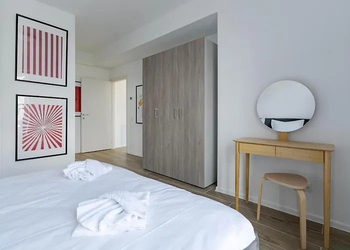 Downtown Skyline Penthouse W Parkview&jacuzzi Бухарест