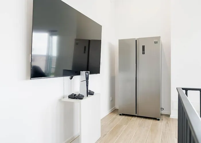 Апартаменти Downtown Skyline Penthouse W Parkview&jacuzzi