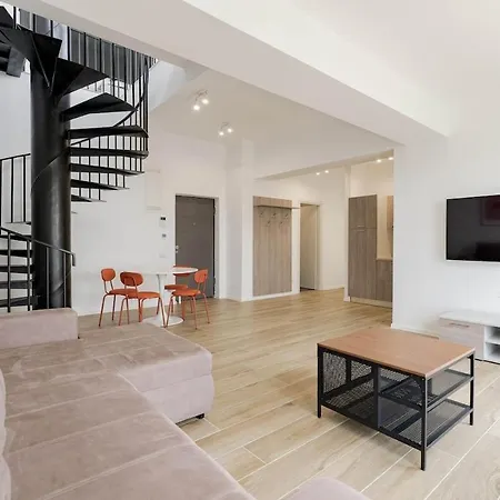Downtown Skyline Penthouse W Parkview&jacuzzi Апартаменты Бухарест