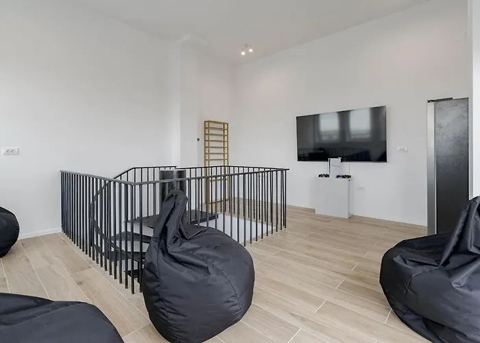 Downtown Skyline Penthouse W Parkview&jacuzzi Апартаменты Бухарест