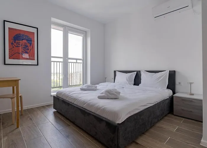 Downtown Skyline Penthouse W Parkview&jacuzzi Апартаменты Бухарест